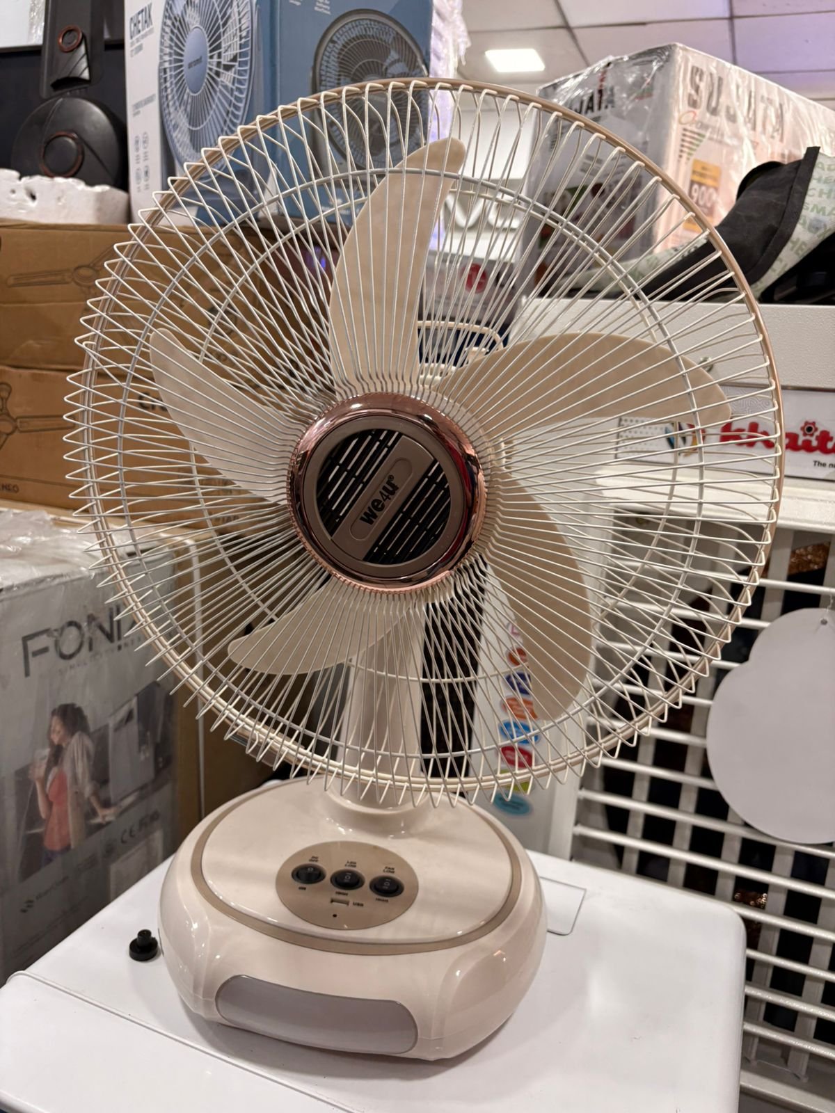 We4u Rechargable Table Fan 